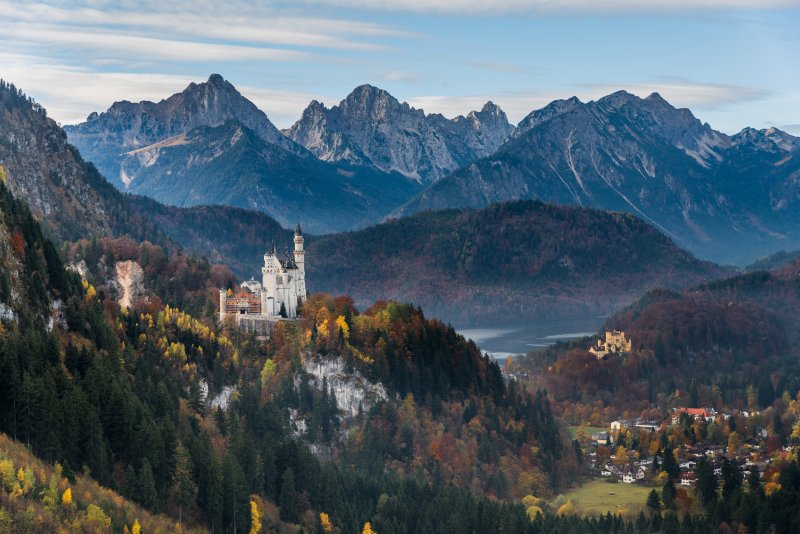 新天鹅堡的城堡和城堡摄影从缆车的Tegelberg秋天的山景