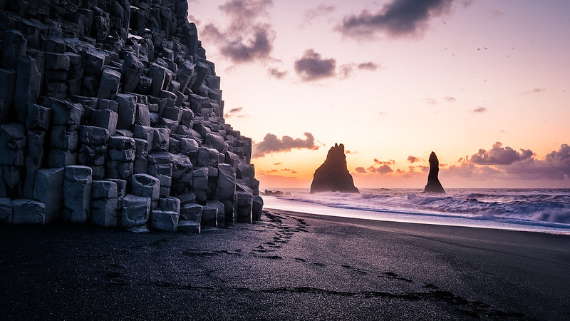 冰岛的Reynisfjara黑沙滩